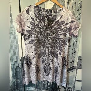 Miss Nikky - Boho Mandala Print Short Sleeve Top - Lavender/Gray